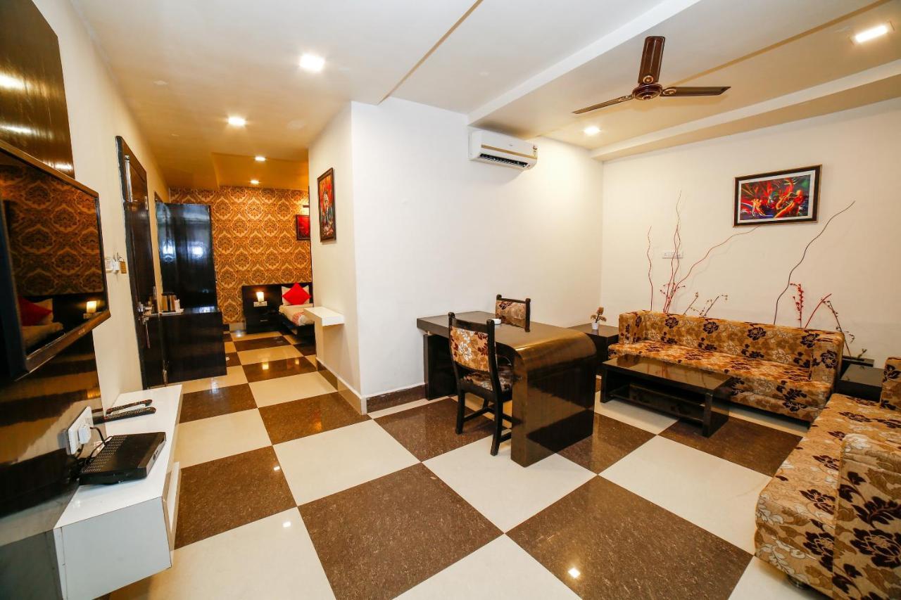 Oyo 35769 Hotel Rishabh Jhānsi Esterno foto